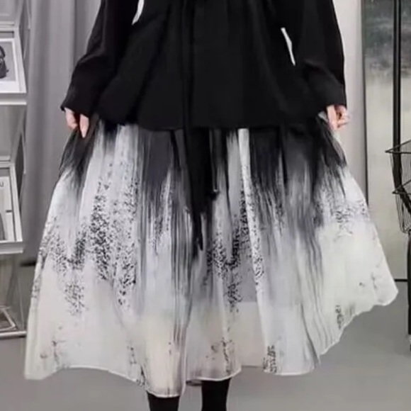 patterned black and white midi a-line skirt - Picture 2 of 7